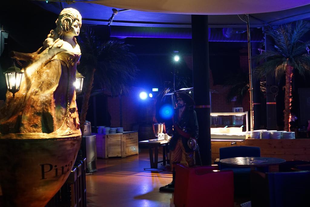 Hotel Du Parc - Pirates Chasseneuil-du-Poitou Ngoại thất bức ảnh